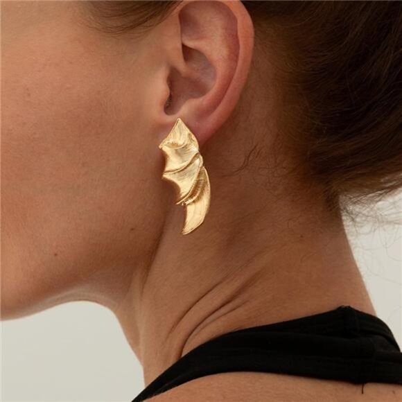 Gold & Silver Wavy Pleated Stud Earrings – Irregular Geometric Statement Jewelry - Picture 2 of 5